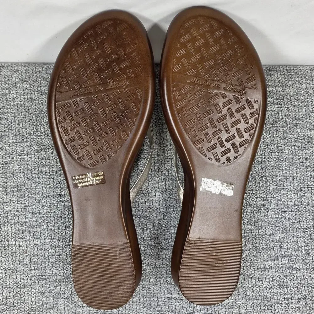ITALIAN SHOEMAKERS RAMONI WOMEN’S METALLIC GOLD THONG SANDALS – SIZE 9 (NWOT)